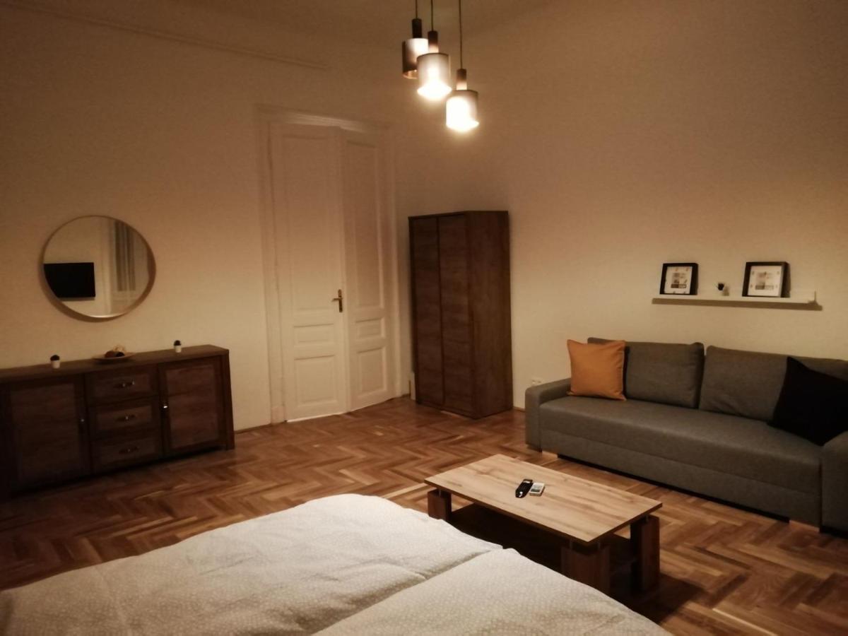 Luxury New Cozy Flat At Dob Street Nearby Gozsdu Court Apartment Budapest Bagian luar foto